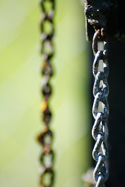 Chains © Dennis Mojado