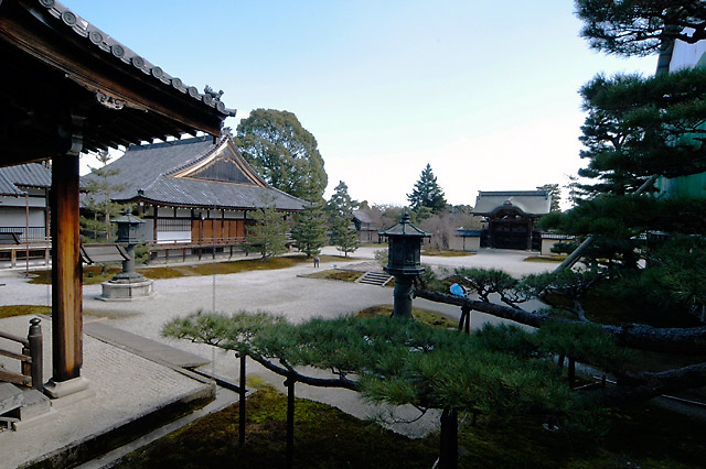 Dakakuji Courtyard II &copy; Dennis Mojado