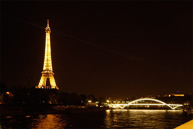 Le Tour Eiffel and Bridge © Dennis Mojado