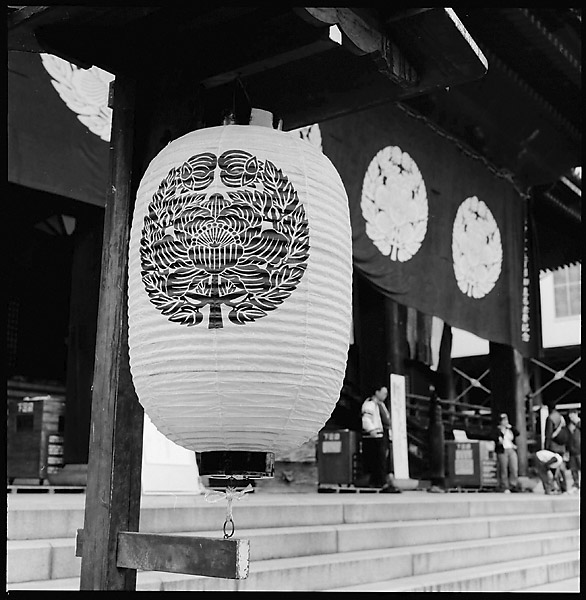 Temple Lantern © Dennis Mojado