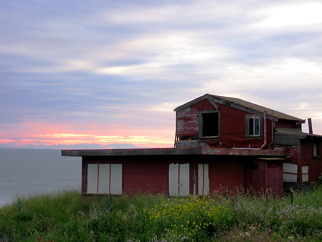 Red House © Dennis Mojado