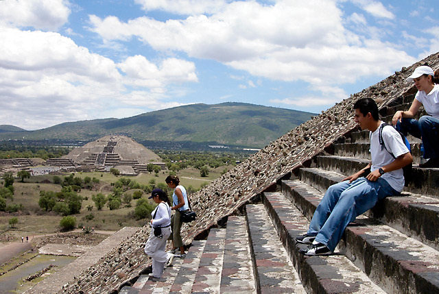 Steps and Moon Pyramid © Dennis Mojado