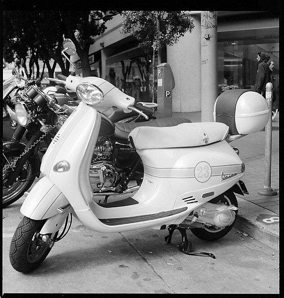 Vespa 23 © Dennis Mojado